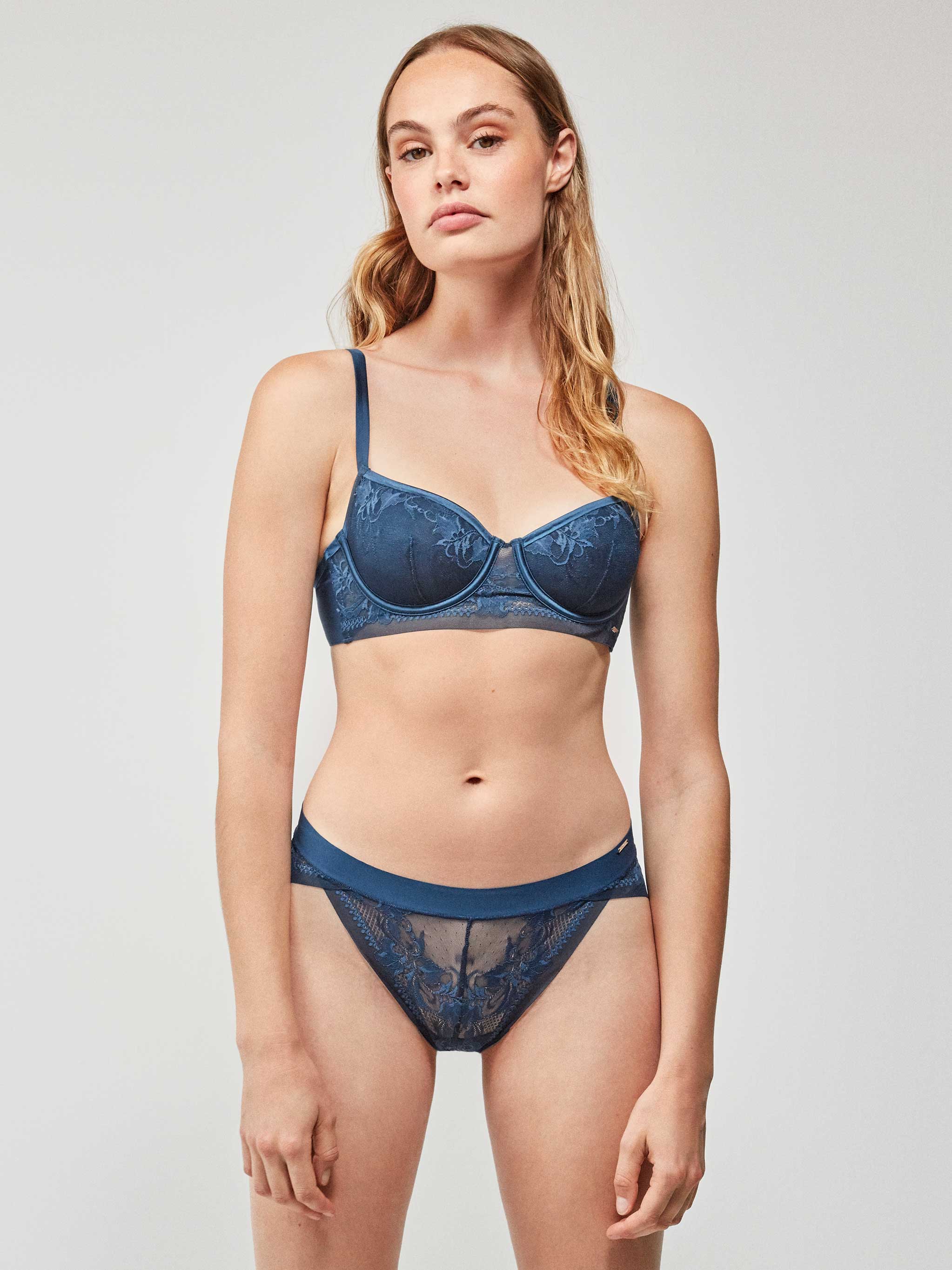 Sutiã Capacidade com aro e foam Copas C e D