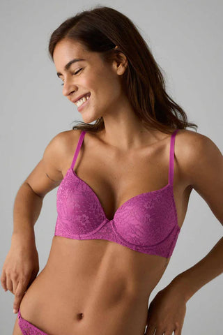 Sutiã push-up com design de renda