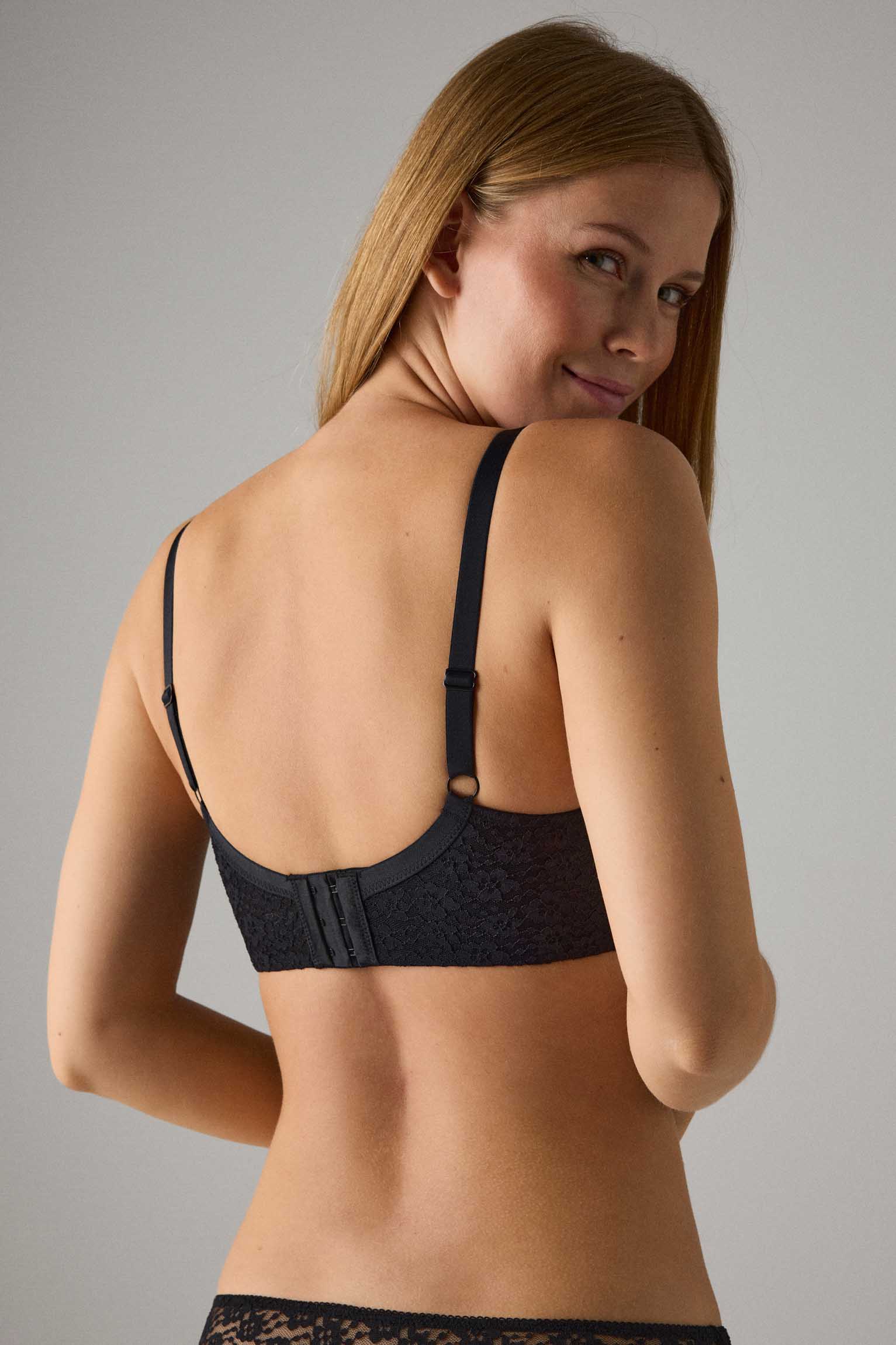 Sutiã acolchoado com design de renda e aros reforçados