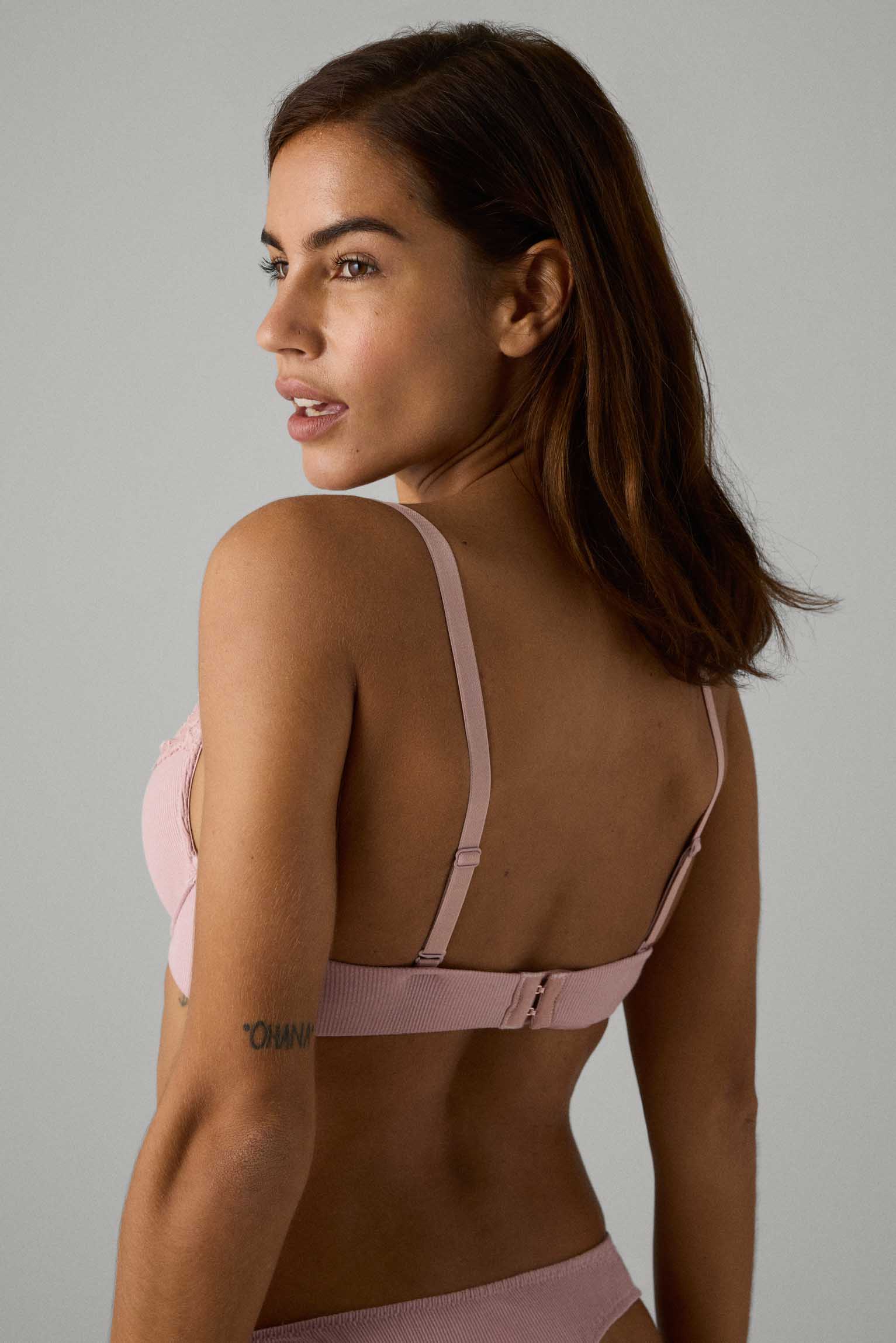 Sutiã push-up cruzado nas costas