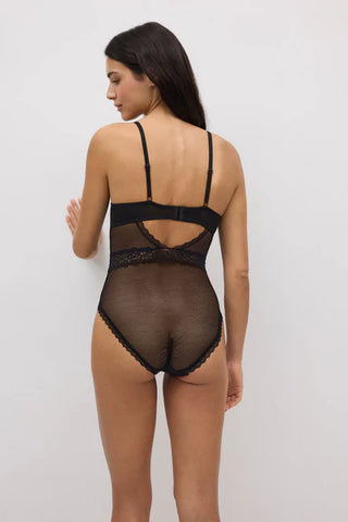 Bodie com aro acolchoado com plumeti e renda