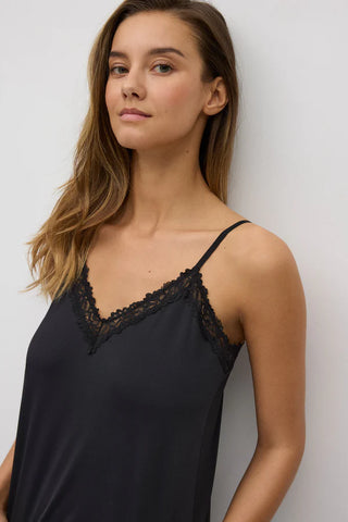 Conjunto Camisola de Alças e Calções com Renda