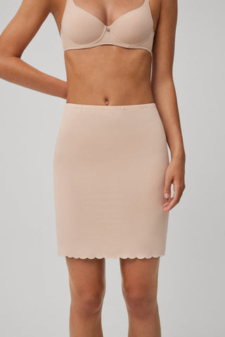 Saia Combinada Corte Laser Nude – Elegância Invisível