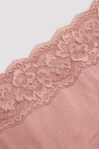 Tanga de algodão natural com detalhe de renda floral