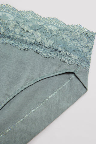 Cueca mini de algodão natural com detalhe de renda
