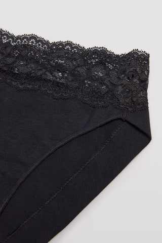 Cueca mini de algodão natural com detalhe de renda