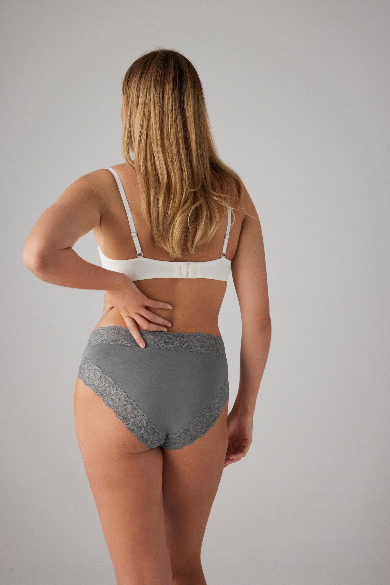 Cueca midi de algodão natural