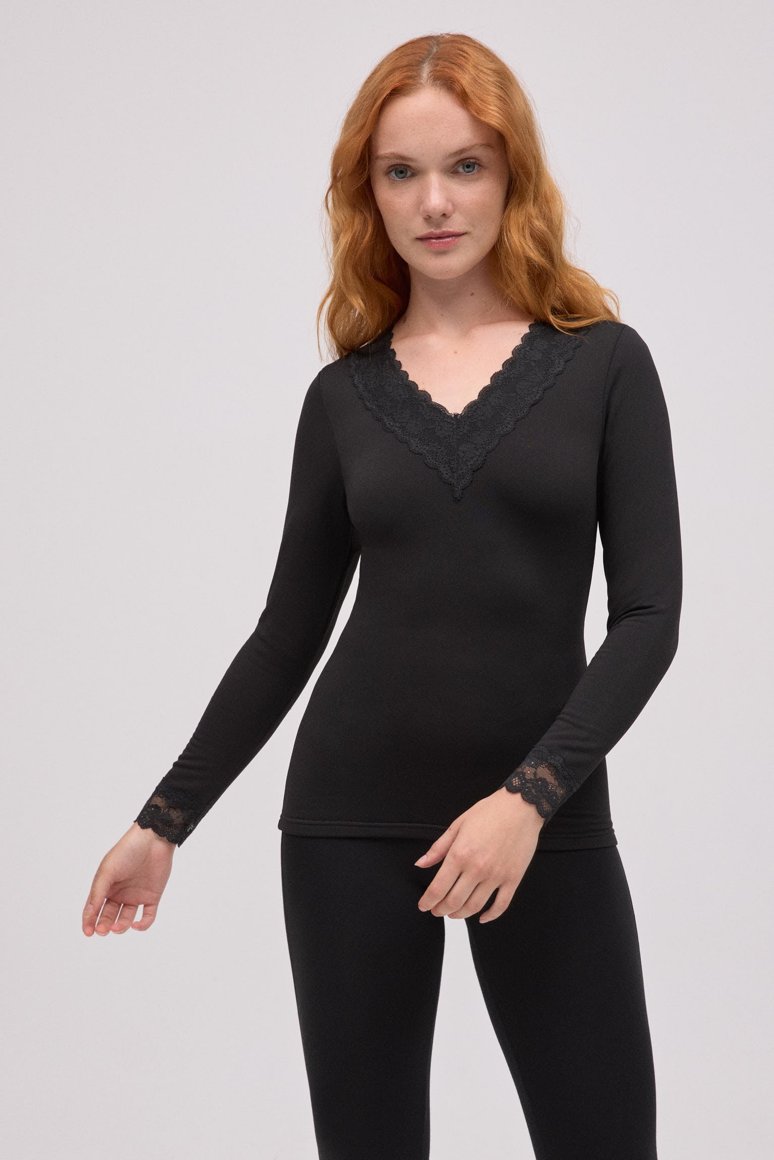 Camisola Térmica de Manga Comprida para Mulher com Gola em Bico e Renda