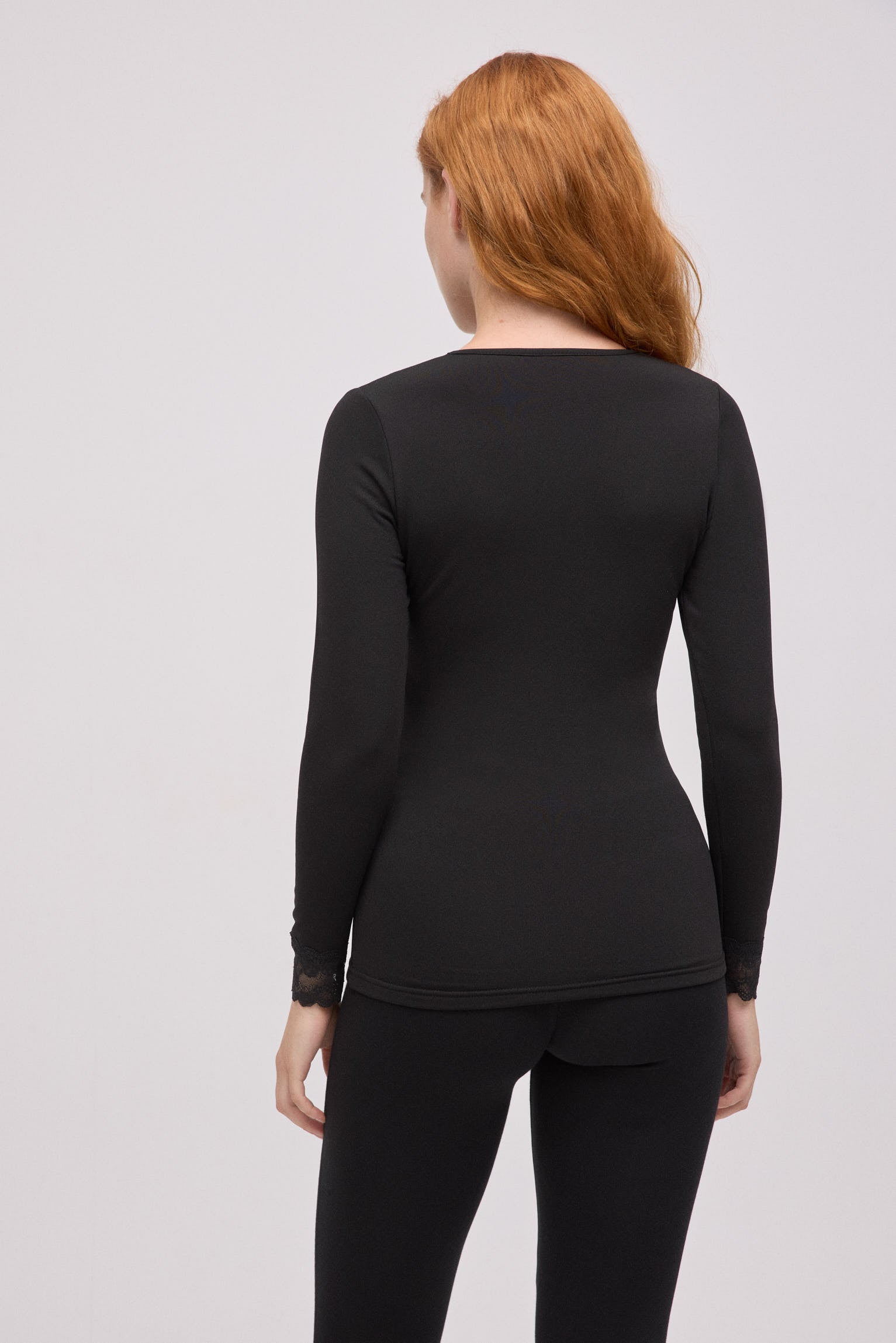 Camisola Térmica de Manga Comprida para Mulher com Gola em Bico e Renda