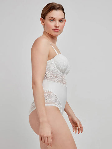 Body de renda tipo crochet em copas B e C
