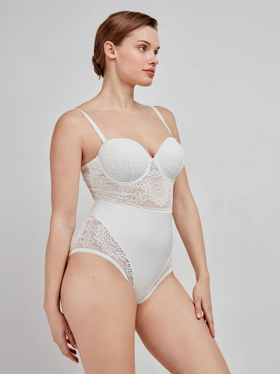 Body de renda tipo crochet em copas B e C