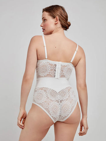Body de renda tipo crochet em copas B e C
