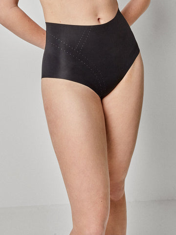 Cueca alta com reforço à frente