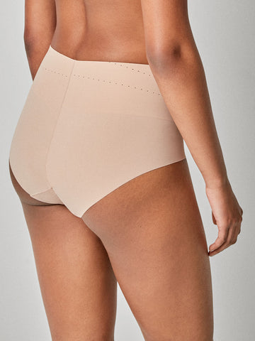 Cueca alta com reforço à frente