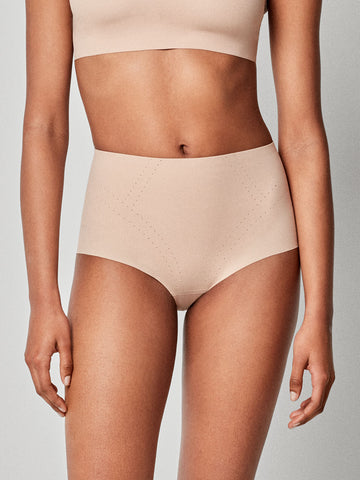 Cueca alta com reforço à frente