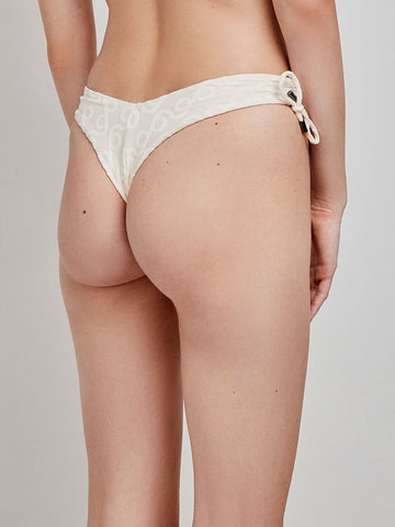Cueca de biquíni brasileira com corte em V