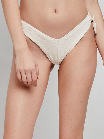 Cueca de biquíni brasileira com corte em V