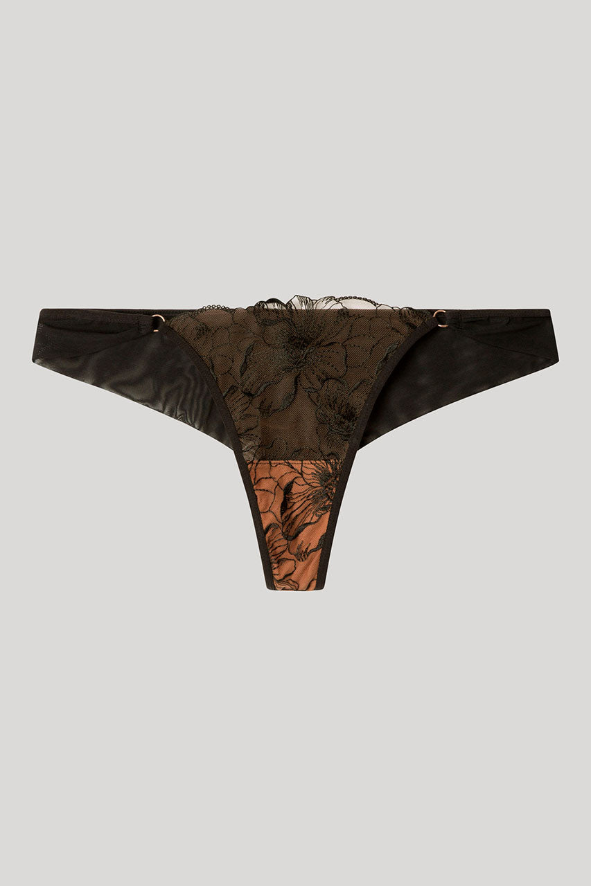 Cueca brasileira em tecido bordado floral