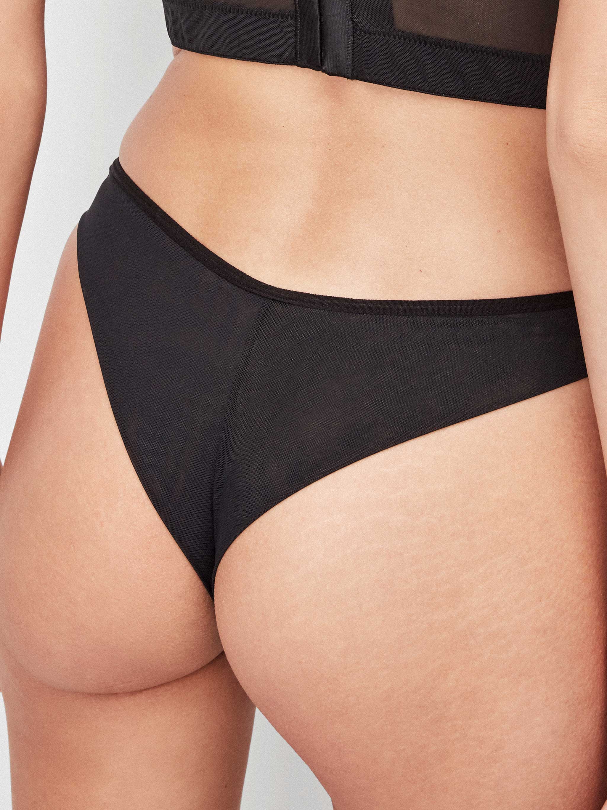 Conjunto Bustier e cueca brasileira