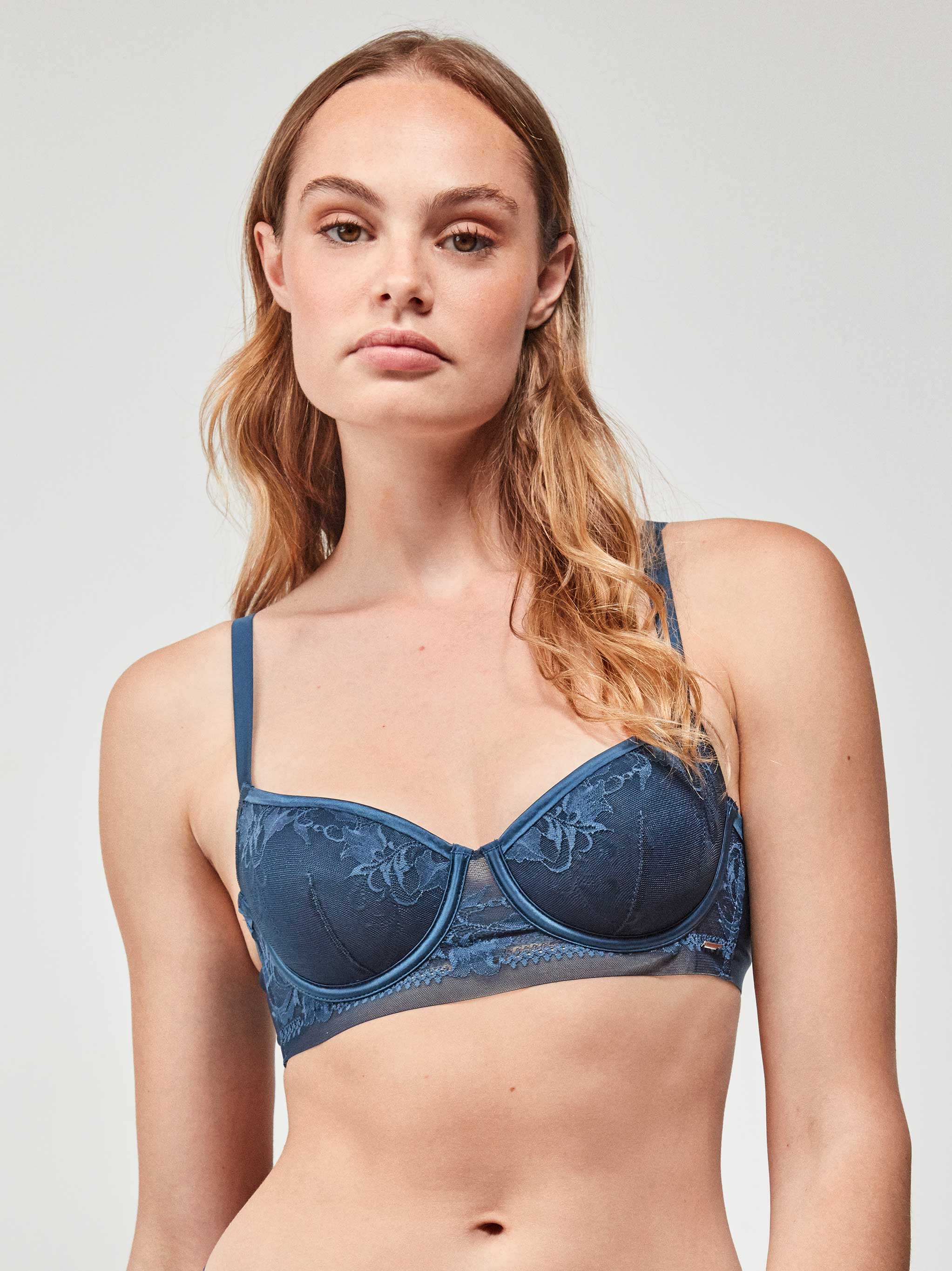 Sutiã Capacidade com aro e foam Copas C e D