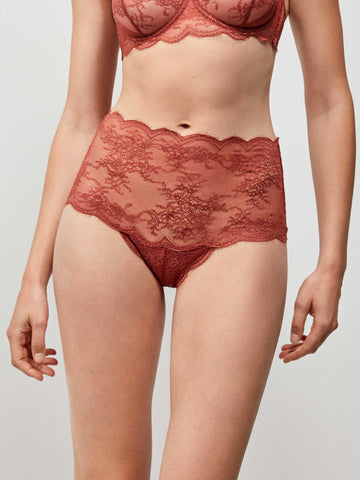 Tanga alta de renda